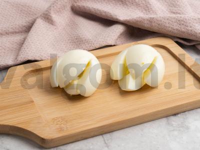 Įdaryti kiaušiniai "Tulpės" su raudonaisiais ikrais Žingsnis 1