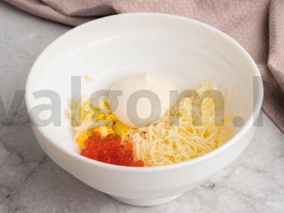 Įdaryti kiaušiniai "Tulpės" su raudonaisiais ikrais Žingsnis 3