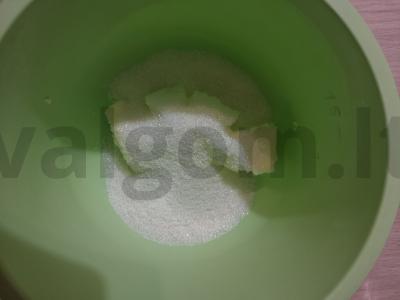 Keksas su cukruotais apelsinais Žingsnis 1