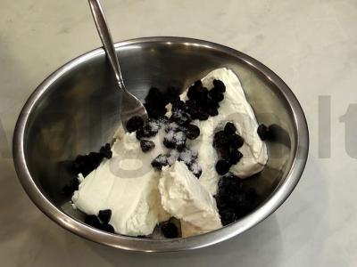 Varškės blyneliai su sultenėmis Žingsnis 1