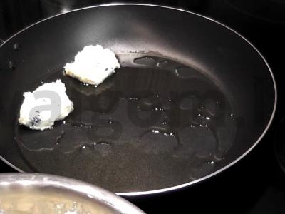 Varškės blyneliai su sultenėmis Žingsnis 3