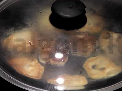 Varškės blyneliai su sultenėmis Žingsnis 4