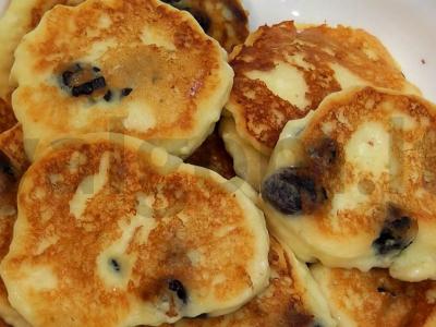 Varškės blyneliai su sultenėmis pagrindine nuotrauka