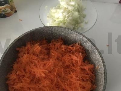 Kiaulienos kepenėlių ir morkų salotos Žingsnis 2