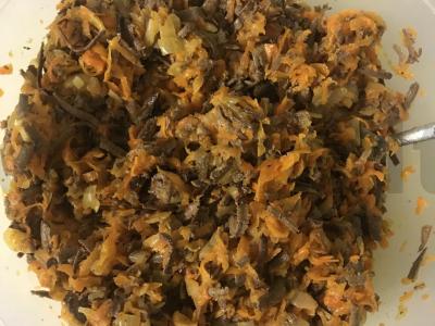 Kiaulienos kepenėlių ir morkų salotos pagrindine nuotrauka