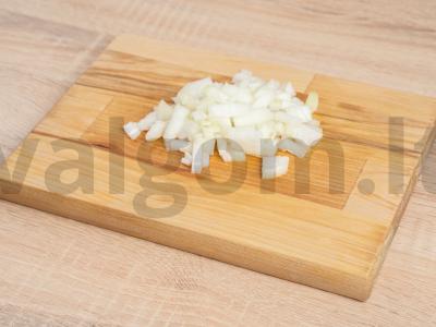 Baltųjų pupelių tyrė su svogūnais ir morkomis Žingsnis 1