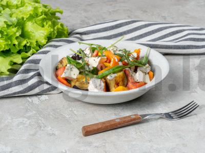 Graikiškos salotos su baklažanais pagrindine nuotrauka