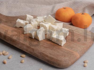 Salotos su mandarinais, kedro riešutais ir feta Žingsnis 1