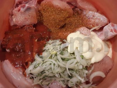 Skanus vištienos kebabas ant grotelių Žingsnis 2