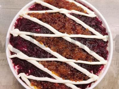 Šventinė silkė po kailiu su ikrais pagrindine nuotrauka