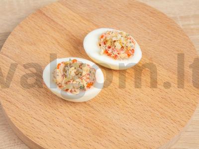 Kiaušiniai, įdaryti raudonaisiais ikrais ir graikiniais riešutais Žingsnis 4