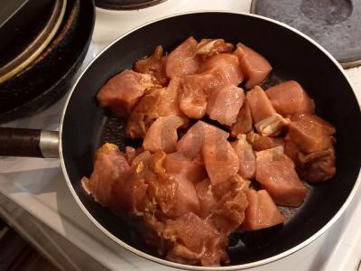 Kiauliena su ananasais ir udon makaronais Žingsnis 4