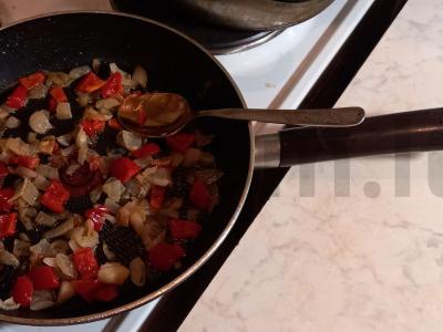 Kiauliena su ananasais ir udon makaronais Žingsnis 5