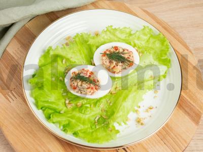 Kiaušiniai, įdaryti raudonaisiais ikrais ir graikiniais riešutais pagrindine nuotrauka