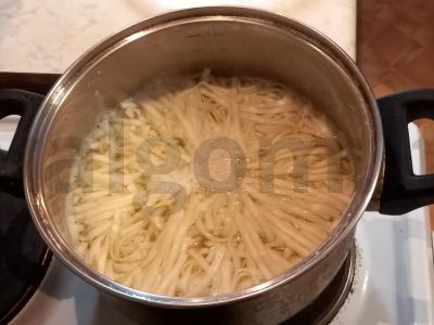Kiauliena su ananasais ir udon makaronais Žingsnis 8