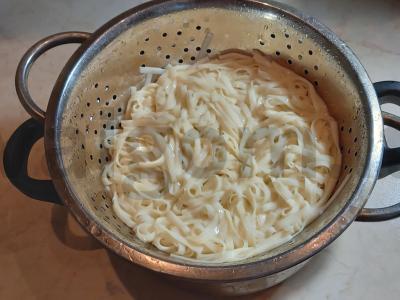 Kiauliena su ananasais ir udon makaronais Žingsnis 9