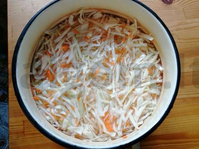 Naminiai rauginti kopūstai sūryme Žingsnis 3