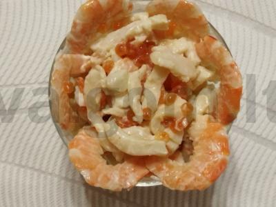 Gardžios jūros gėrybių salotos pagrindine nuotrauka