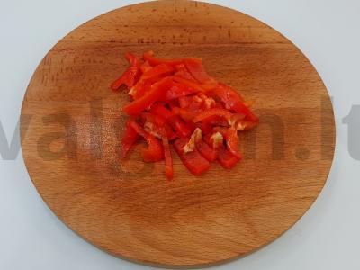 Aštrios pomidorų, paprikų ir bazilikų salotos Žingsnis 2