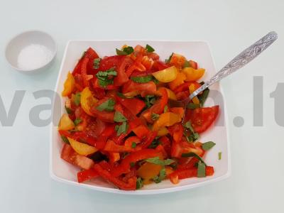 Aštrios pomidorų, paprikų ir bazilikų salotos Žingsnis 5