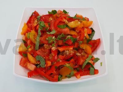 Aštrios pomidorų, paprikų ir bazilikų salotos Žingsnis 6