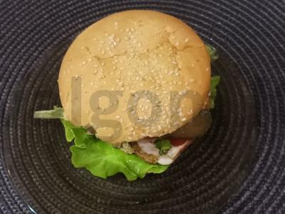 Vištienos mėsainis pagrindine nuotrauka