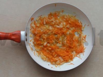 Paprikos, įdarytos daržovėmis ir mėsa, keptuvėje Žingsnis 3