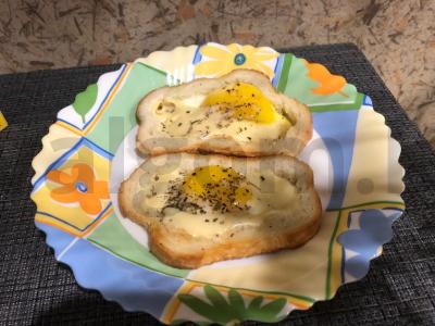 Kiaušiniai duonoje pagrindine nuotrauka