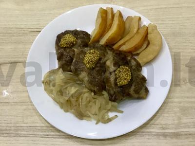 Kiauliena, kepta su svarainiais ir svogūnais Žingsnis 7