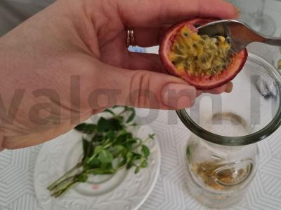 pasiflorų limonadas Žingsnis 1
