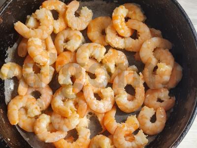 Makaronai su krevetėmis grietinėlės padaže Žingsnis 2