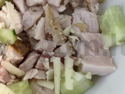 Salotos "Lengvumas" su rūkyta vištiena ir sūriu Žingsnis 1