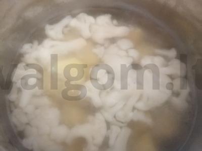Žiedinių kopūstų tyrės sriuba su mėsos kukuliais Žingsnis 2