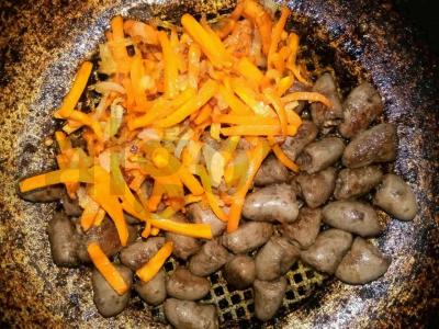 Troškintos vištienos širdelės su daržovėmis Žingsnis 2