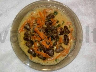 Troškintos vištienos širdelės su daržovėmis pagrindine nuotrauka