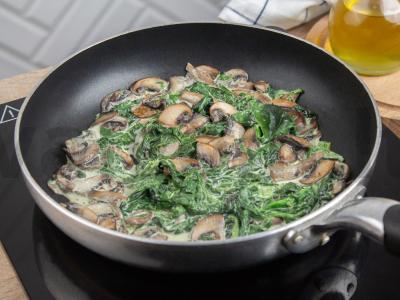Grikių soba su karališkaisiais grybais, špinatais ir grietinėle Žingsnis 3