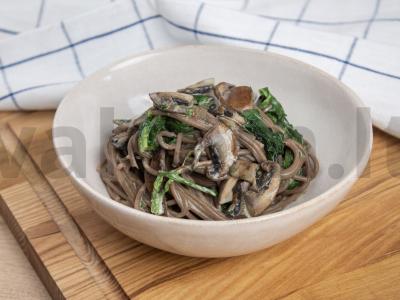 Grikių soba su karališkaisiais grybais, špinatais ir grietinėle Žingsnis 5