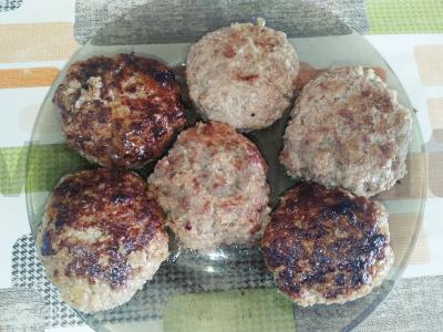 Susmulkinti jautienos kotletai pagrindine nuotrauka