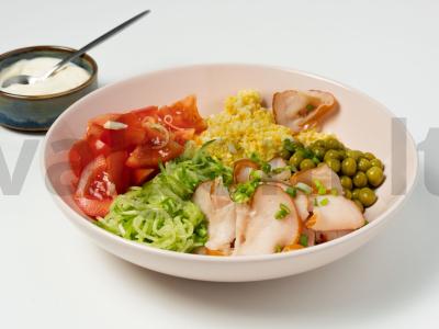 Salotos su vištiena ir konservuotais žirneliais Žingsnis 2