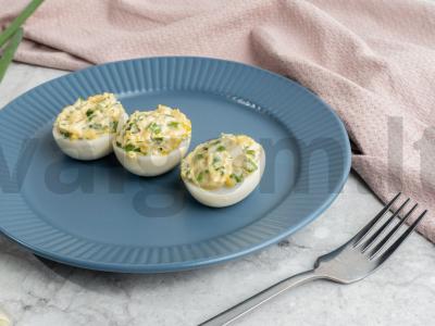 Kiaušiniai, įdaryti žaliaisiais svogūnais, česnakais ir tryniais pagrindine nuotrauka