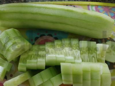 Vasaros daržovių salotos su pikantišku padažu Žingsnis 1