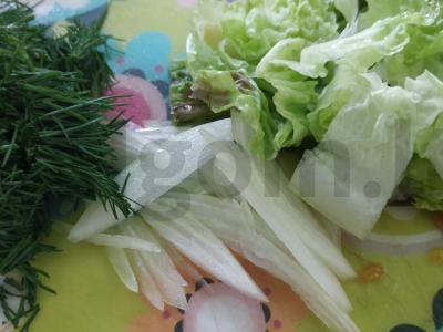 Vasaros daržovių salotos su pikantišku padažu Žingsnis 3