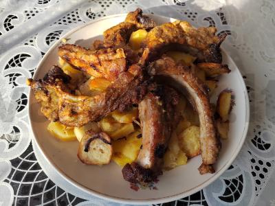 Šonkauliukai su bulvėmis "Apetitiškas" pagrindine nuotrauka