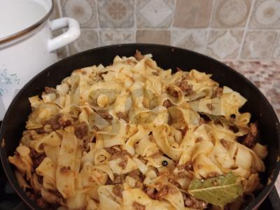 Flotsky makaronai su pomidorų pasta pagrindine nuotrauka