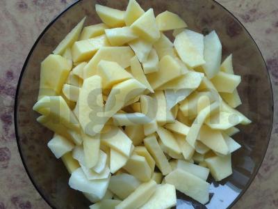 Keptuvėje keptos bulvės su svogūnais Žingsnis 1
