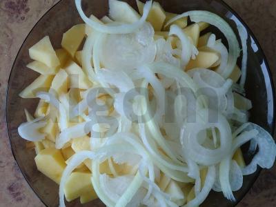 Keptuvėje keptos bulvės su svogūnais Žingsnis 2