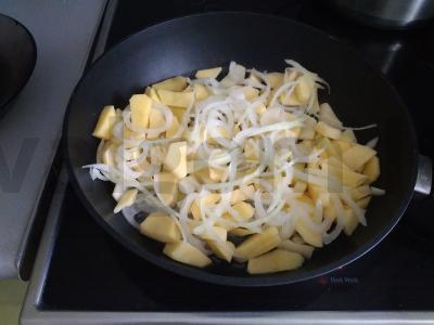 Keptuvėje keptos bulvės su svogūnais Žingsnis 3