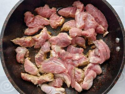 Makaronai su jautiena sūrio padaže Žingsnis 1