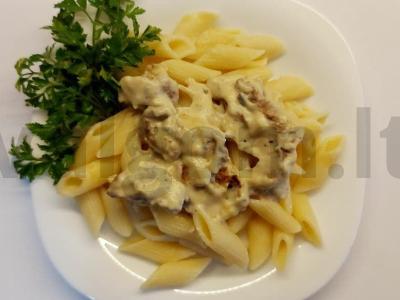 Makaronai su jautiena sūrio padaže pagrindine nuotrauka