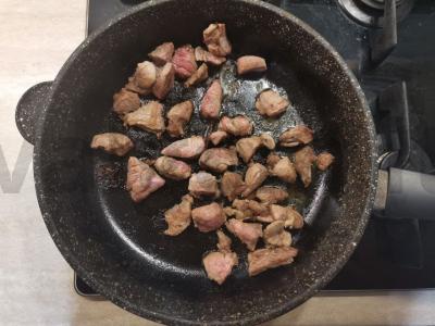 Naminiai farfalle makaronai su kalakutiena ir grybais grietinėlės padaže Žingsnis 1